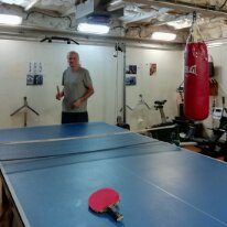 IMG_20180806_134310 06/08/2018 - Bon ce n'est pas tout, il faut continuer notre entretien quotidien au tennis de table, tout comme au Terrier. Yeah! The mini gym where we are able...